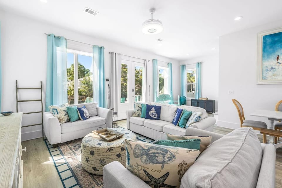 10 Min WalkTo 30A Beach Rooftop View & Cinema House in South Walton County