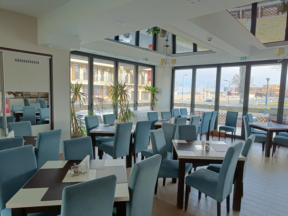 Restaurant/places to eat, Restaurant/places to eat