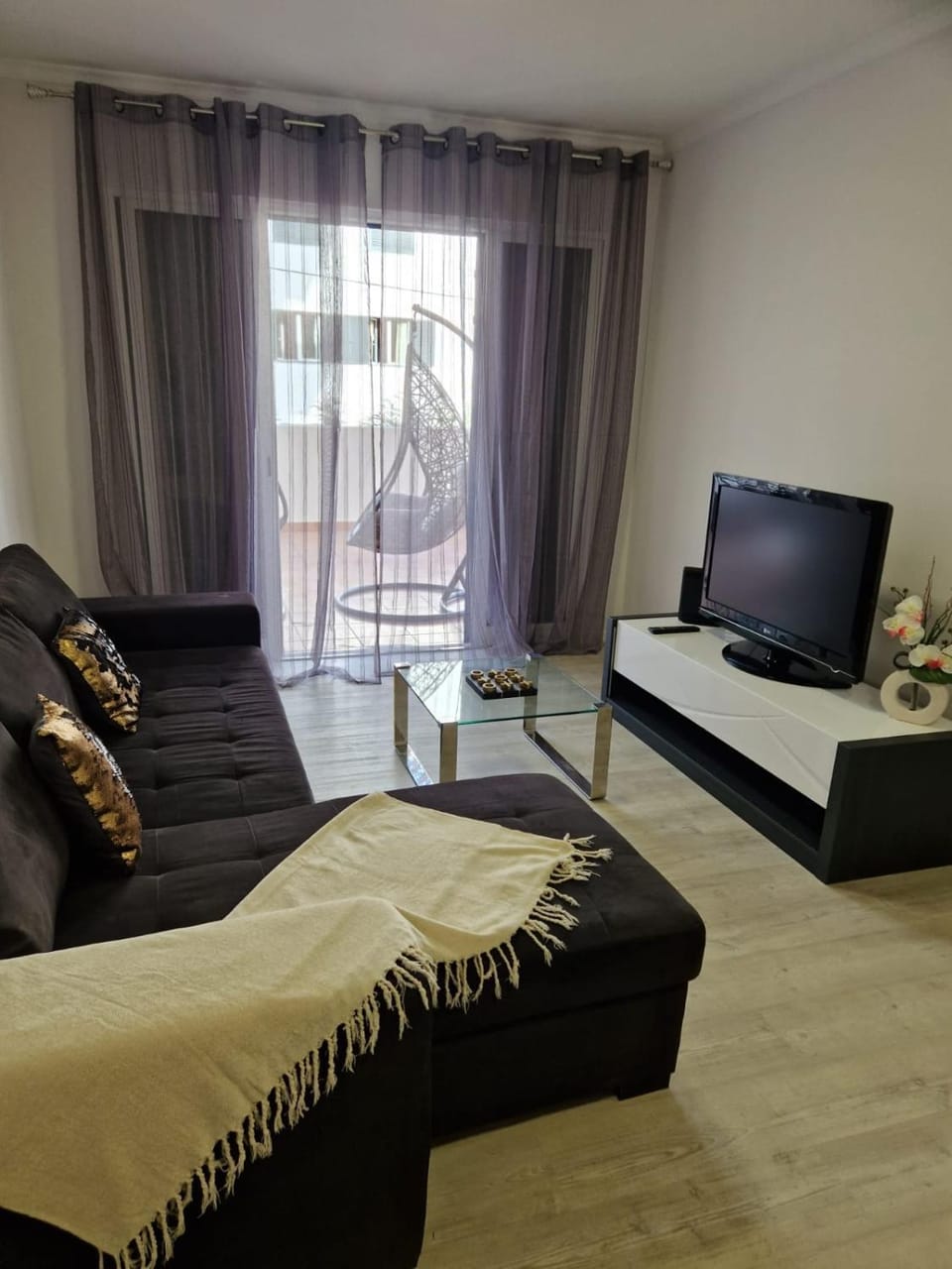 TV and multimedia, Living room, Photo of the whole room, Seating area