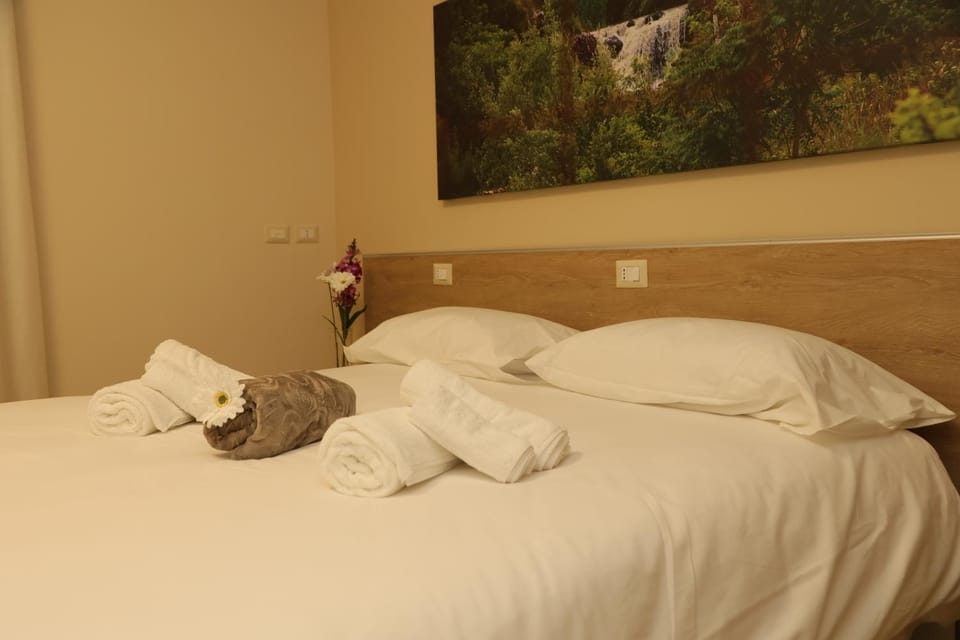 Bed, Natural landscape, Photo of the whole room, Bedroom, Parking, towels