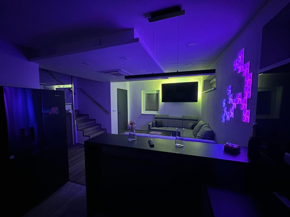 Kitchen or kitchenette, oven