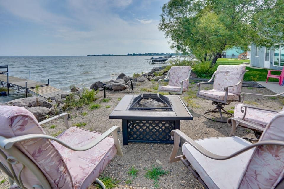 Lakefront Vacation Rental with Fire Pit & Dock! House in South Dakota