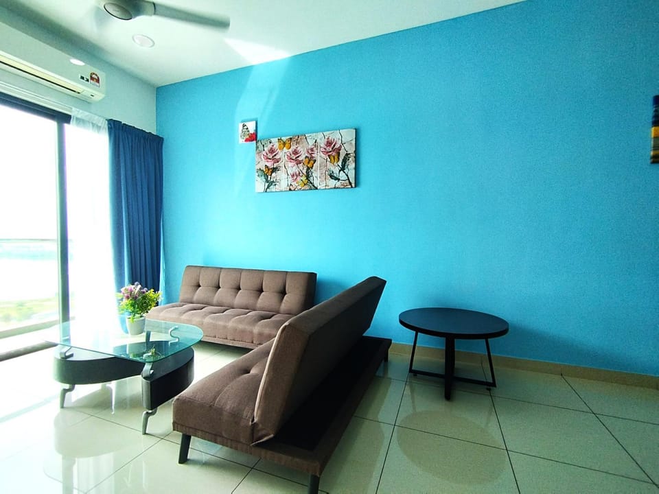 Balcony/Terrace, Living room, Seating area, Lake view