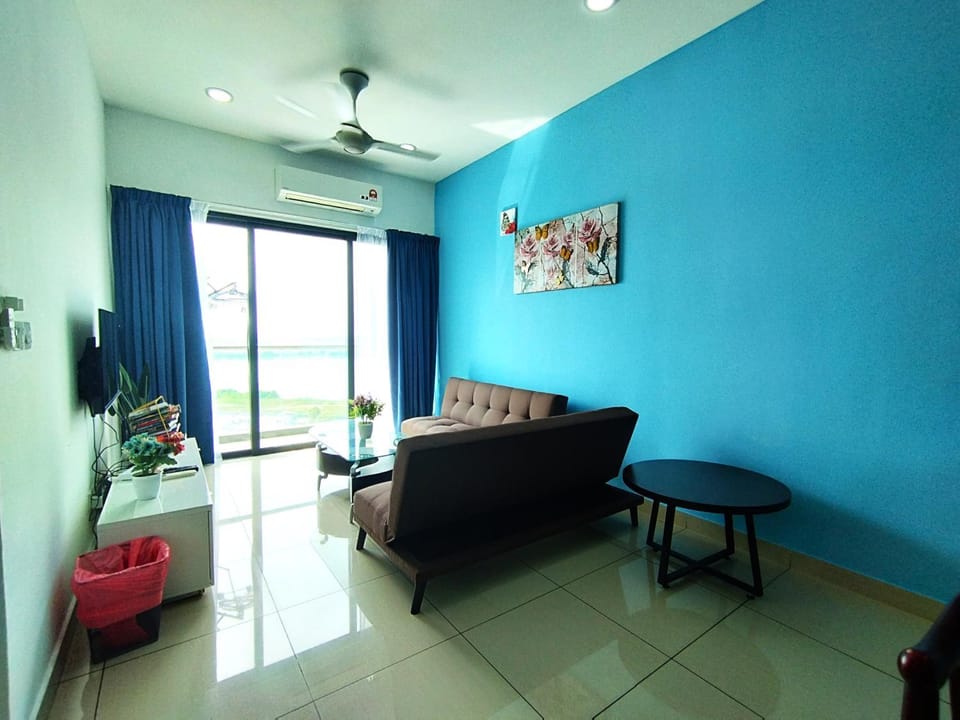 Balcony/Terrace, Living room, Seating area, Lake view