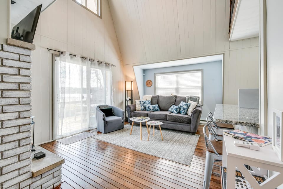 Dock & Sunroom: Waterfront Home Near Kalahari! House in Coolbaugh Township