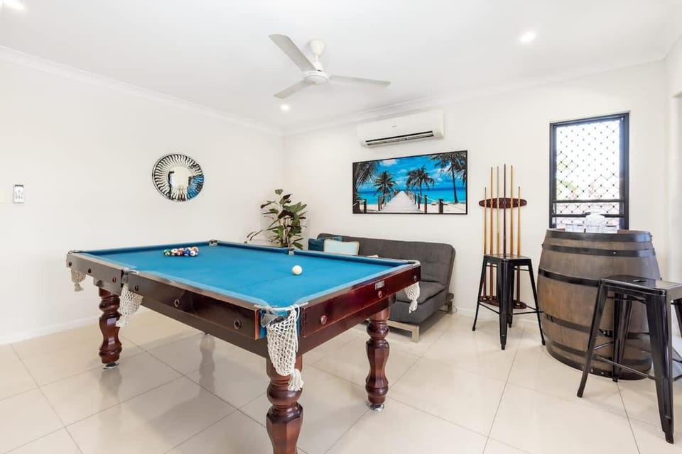 Billiard, Game Room