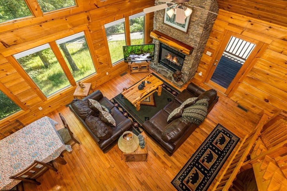 Dog Friendly Secluded Cabin Whot-tub & Sleeps 12 Cabin in Sevier County