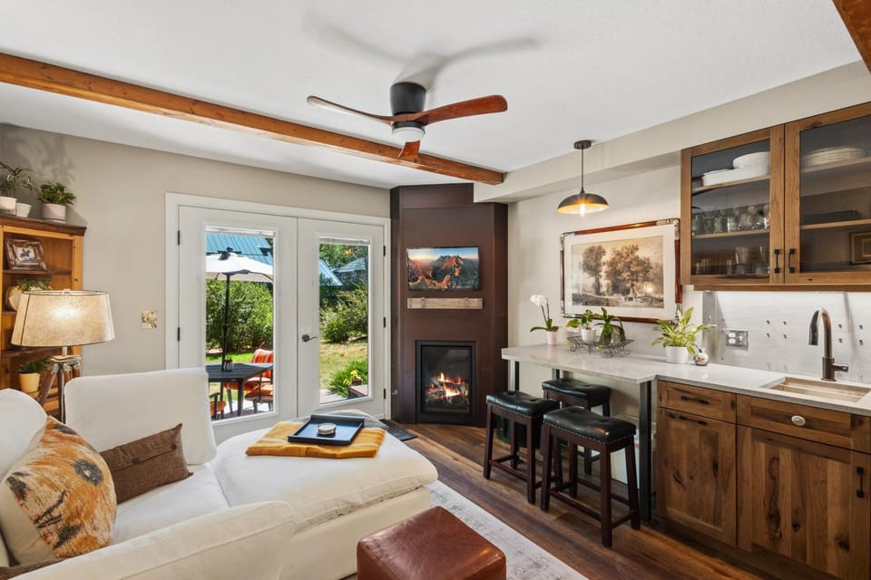 River Trail Patio, Walk to Gondola, Viking Lodge 116 condo Apartment in Telluride