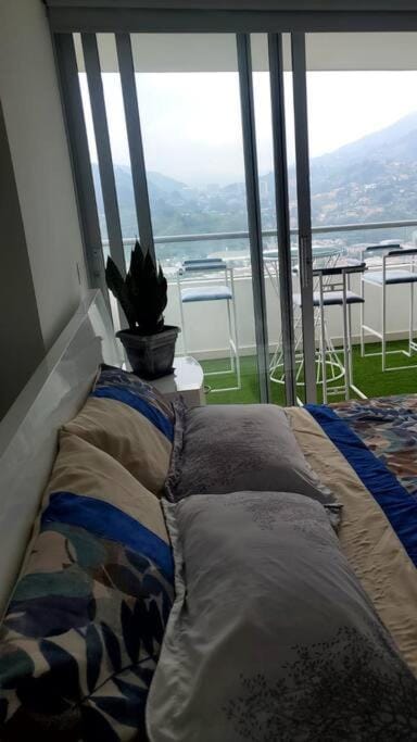 Penthouse Lujo Itagui 40 Piso Vista Panoramica Jacuzzi Sauna Largo Plazo Apartment in Sabaneta