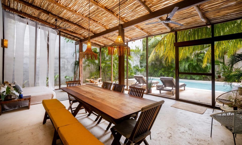 Day, Garden, Living room, Seating area, Dining area, Garden view, Pool view, Swimming pool, sunbed