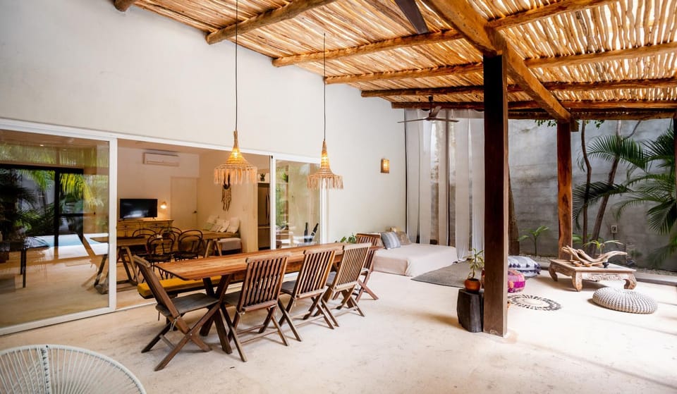 Patio, TV and multimedia, Living room, Seating area, Dining area