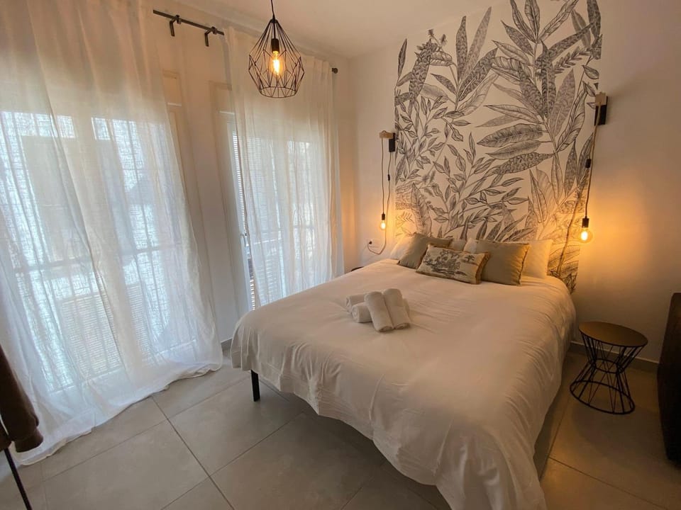 Bedroom, towels