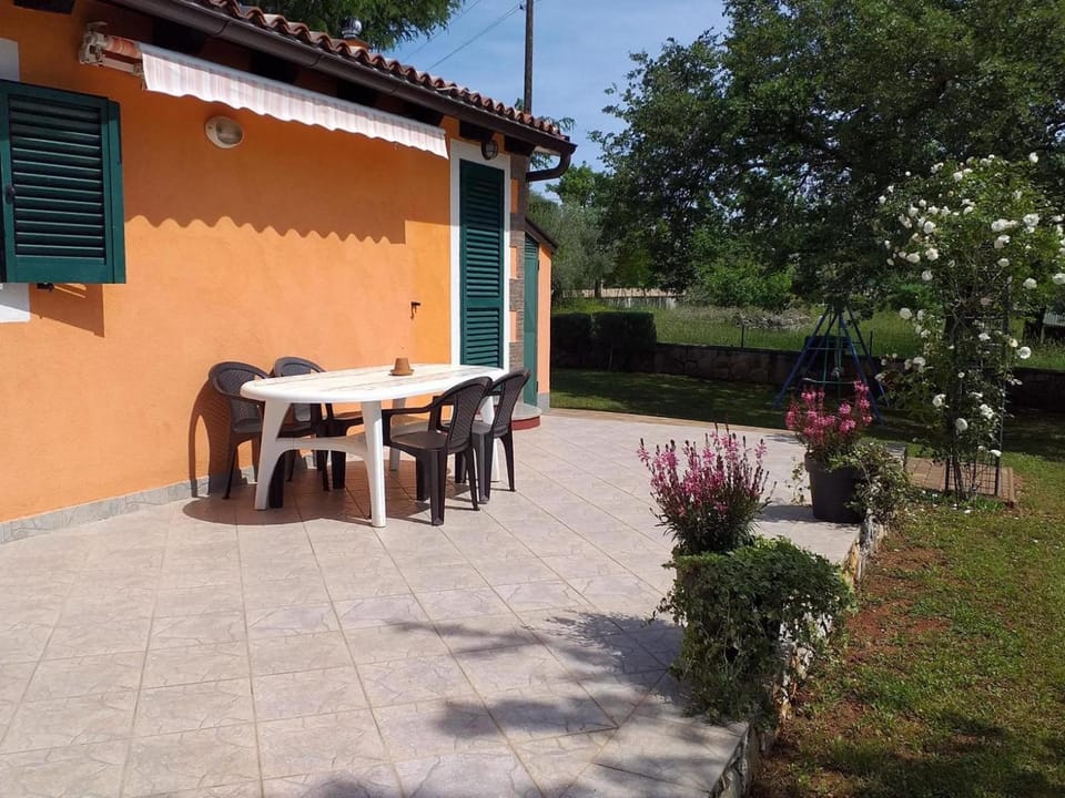 Location, children, Family