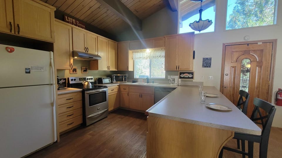 Edelweiss Wonder House in Crestline