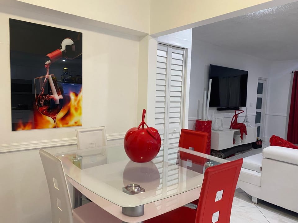 Decorative detail, Seating area, Dining area