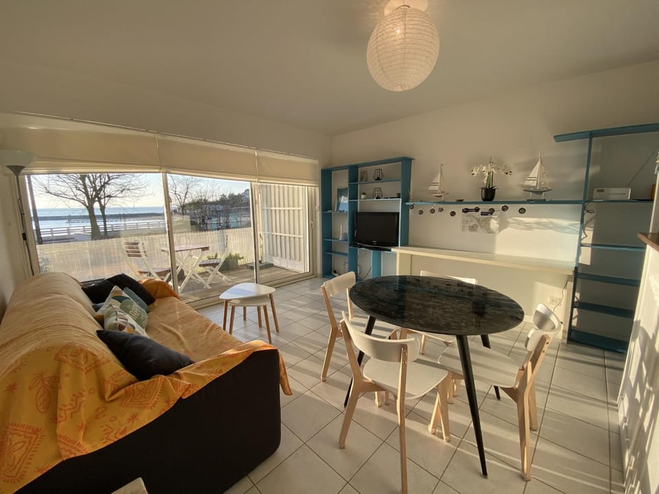 Appartement 4 personnes, rez-de-chaussée, piscine, plage à 200 m, wifi - FR-1-709-32 Apartment in Fouras