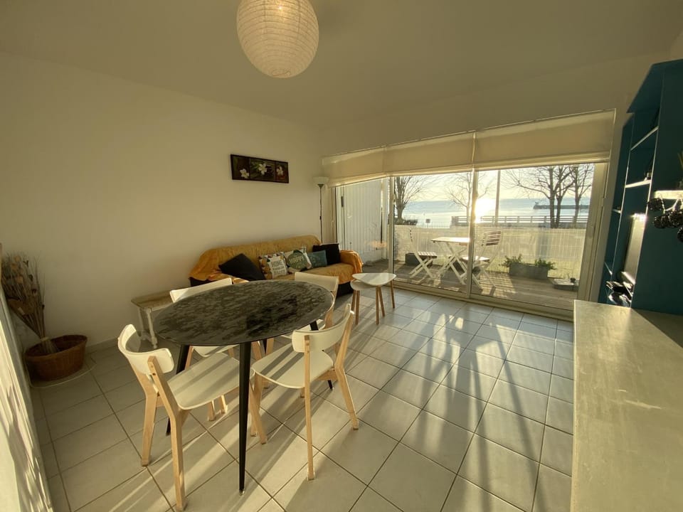 Appartement 4 personnes, rez-de-chaussée, piscine, plage à 200 m, wifi - FR-1-709-32 Apartment in Fouras
