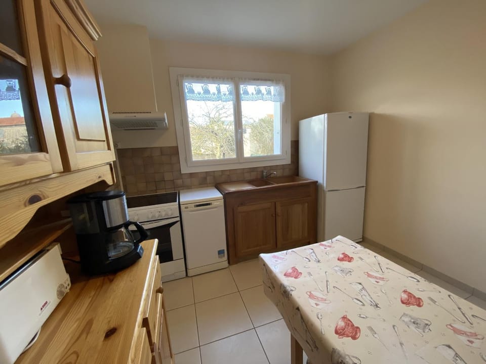Maison de Ville à Fouras avec Jardin et Garage, Proche Plages - FR-1-709-38 House in Fouras