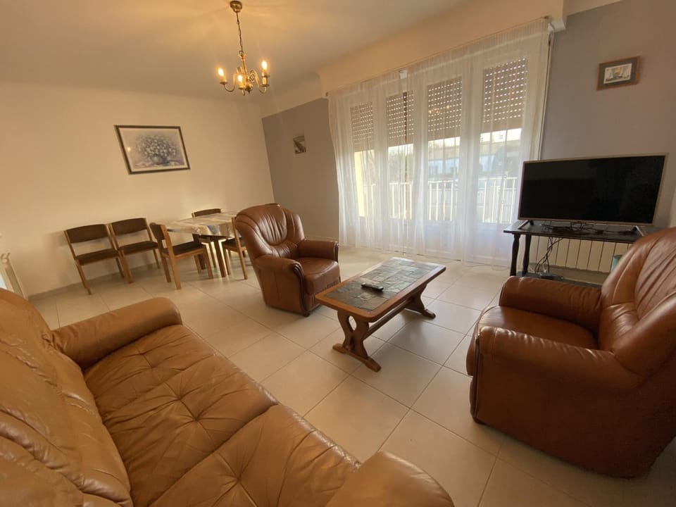 Maison de Ville à Fouras avec Jardin et Garage, Proche Plages - FR-1-709-38 House in Fouras