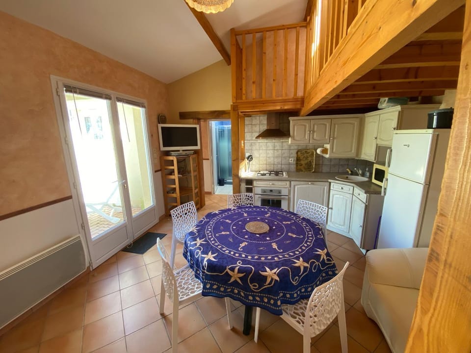 Charmante maisonnette, proche mer, équipée, 3 chambres, terrasse - FR-1-709-49 House in Fouras