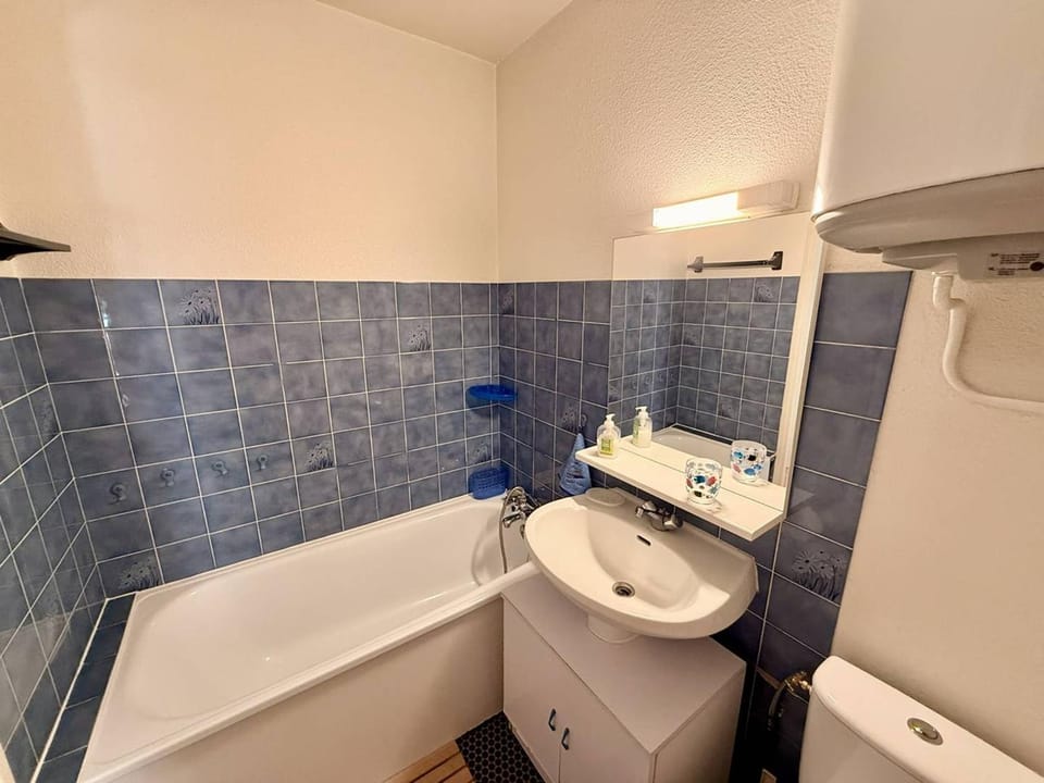 Studio Cabine à Arcachon, Proche Centre, Balcon ensoleillé, Parking, à 600m de la Plage Cabin in Arcachon