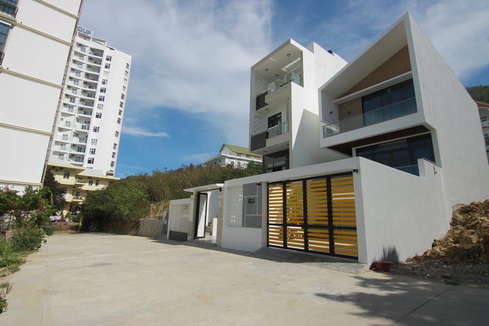 Property building, Day