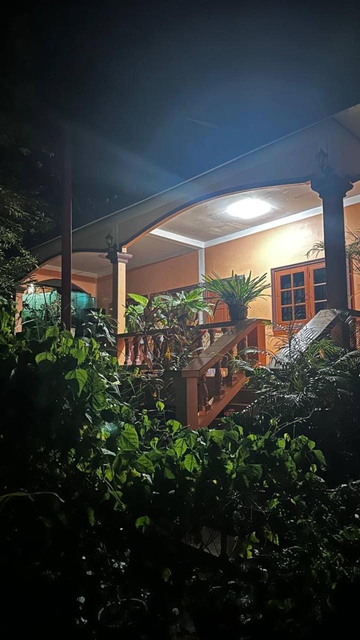 Good vibes bungalow at Ya Nui beach House in Rawai