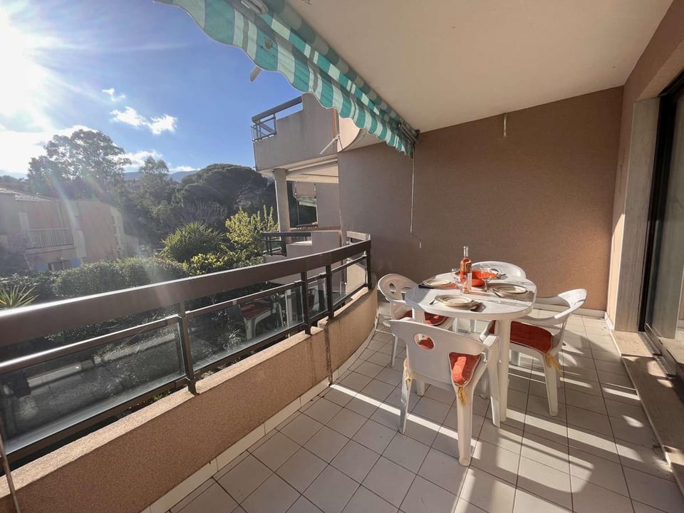 Charmant T2 avec terrasse à 200m des plages - Cavalaire-sur-Mer - FR-1-226B-139 Apartment in Cavalaire-sur-Mer