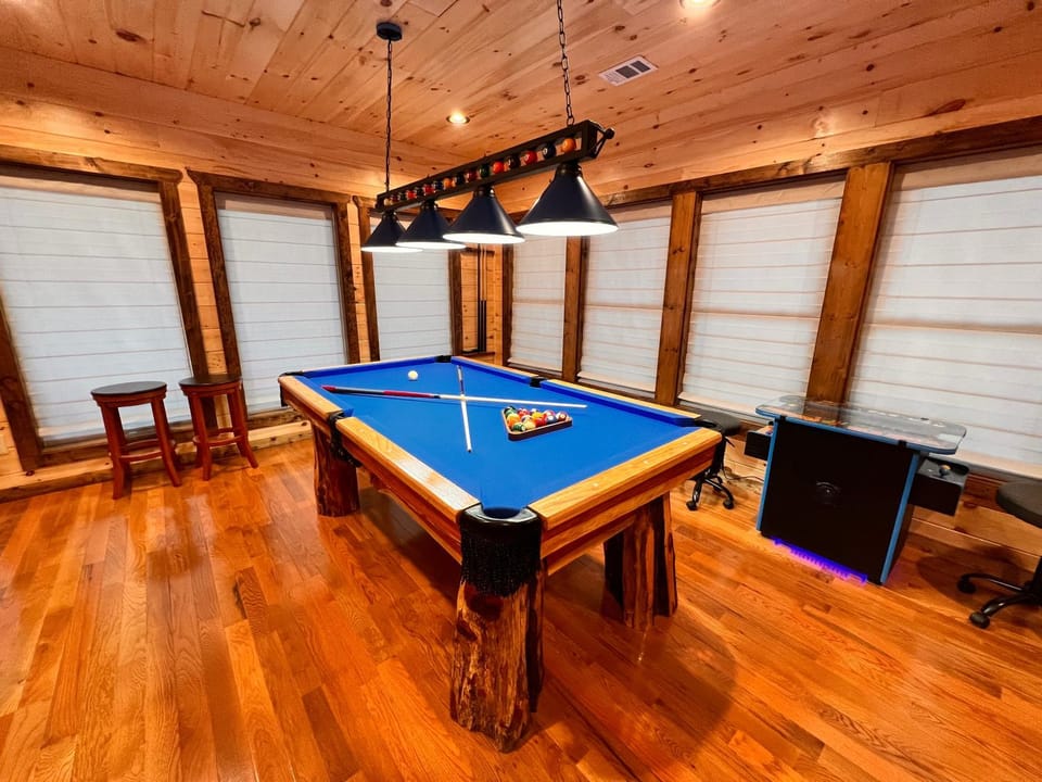 Billiard, Game Room