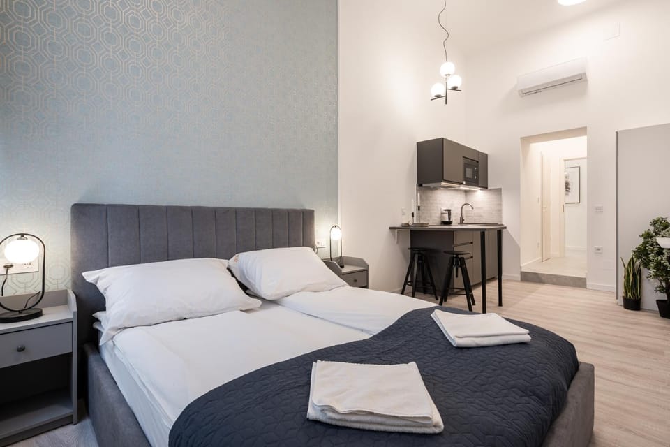 Bed, Kitchen or kitchenette, Photo of the whole room, Bedroom