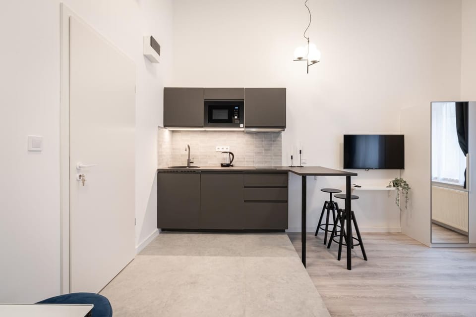 TV and multimedia, Coffee/tea facilities, Kitchen or kitchenette, Dining area, stove, toaster