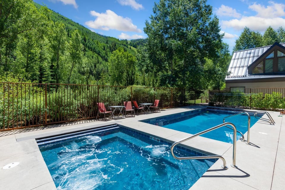 Modern Comfort on River Trail - Mountain Views, Hot Tub condo Apartment in Telluride