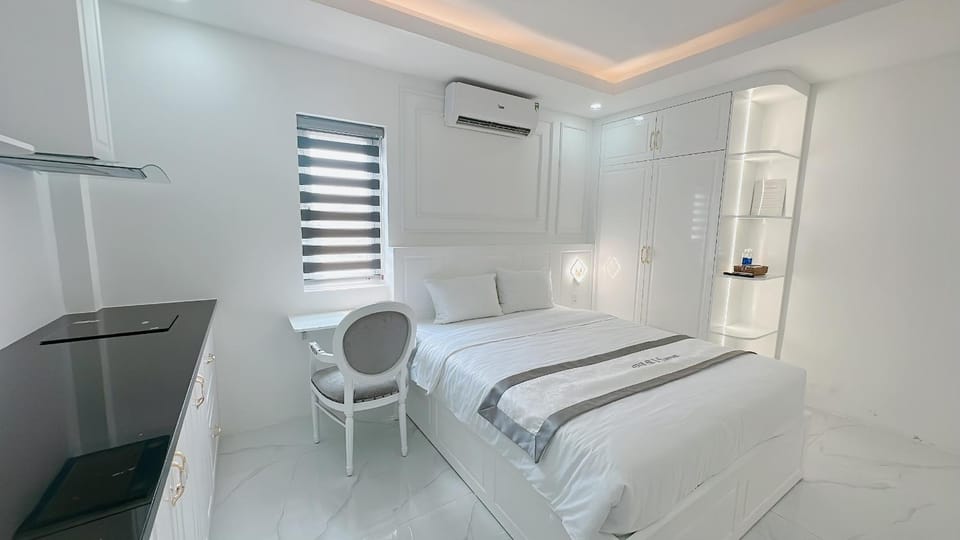 Photo of the whole room, Bedroom