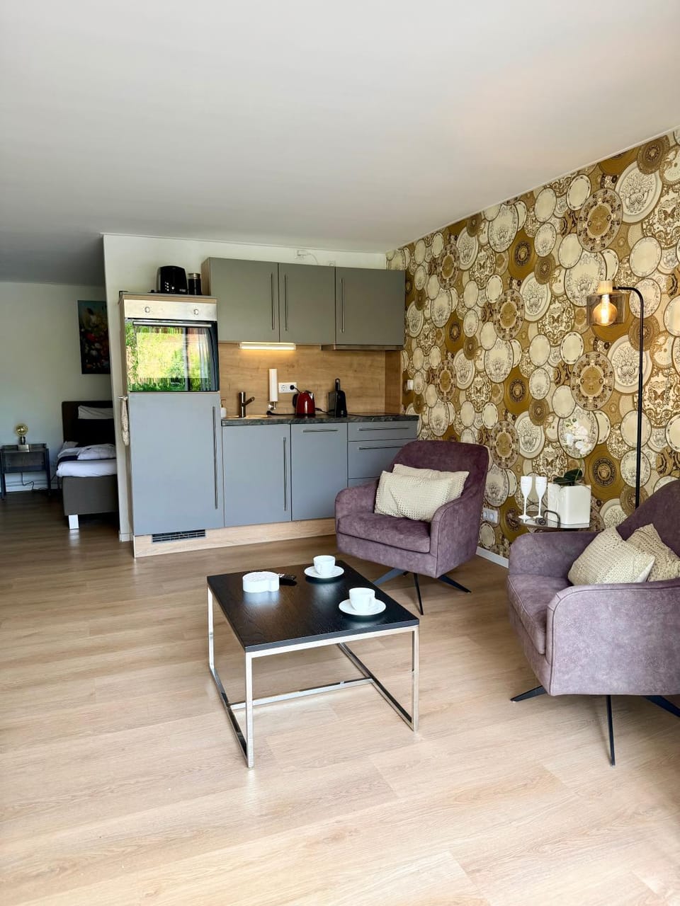Kitchen or kitchenette, Living room, Seating area, Dining area, oven, pet friendly, stove