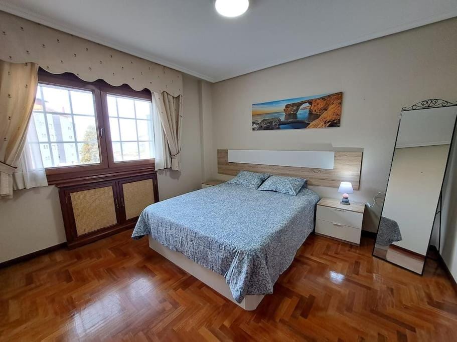 Baiona, primera línea de Playa Ladeira, terraza. Apartment in Galicia