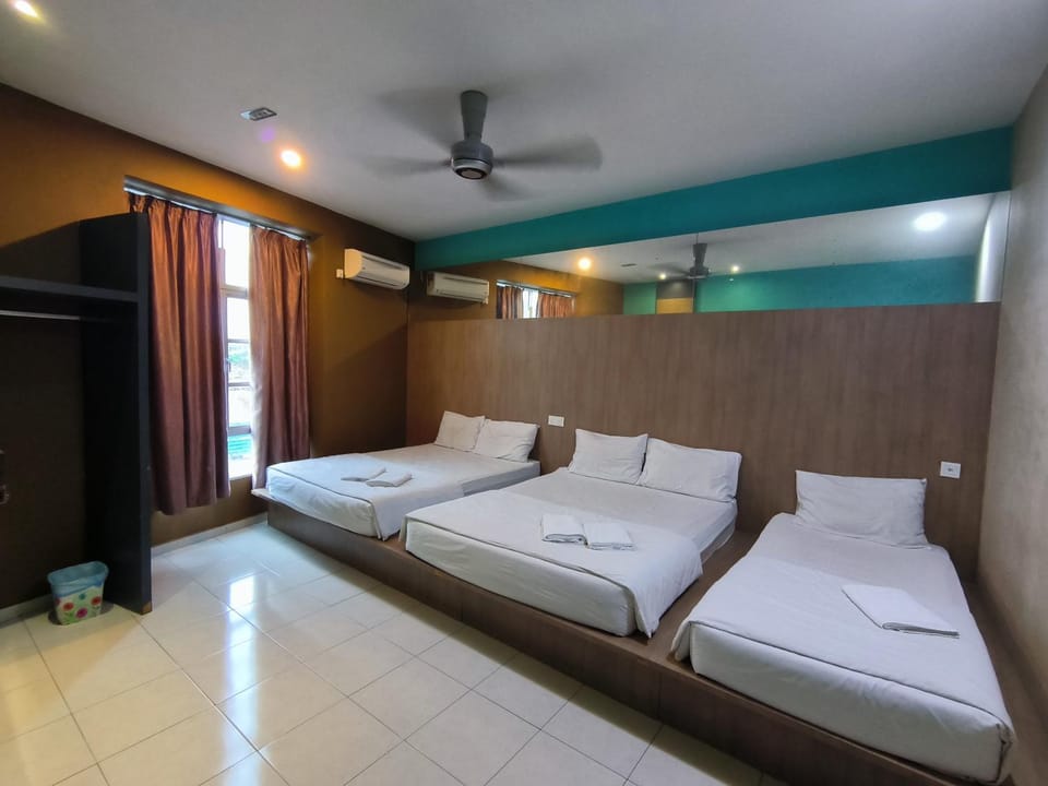 Bed, Photo of the whole room, Bedroom, fireplace, towels, air conditioner