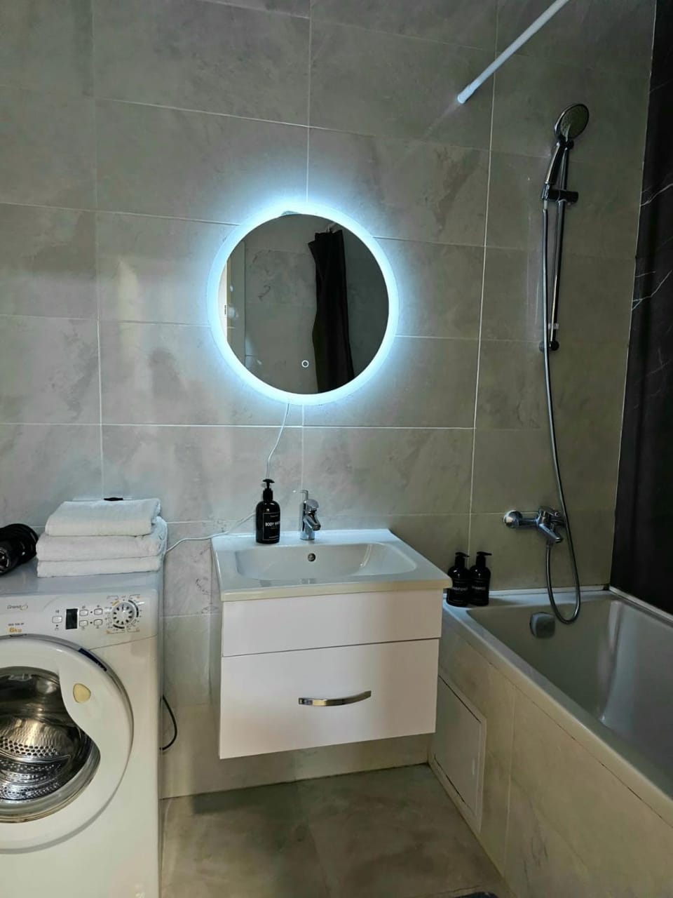15 ЖК BRAUN свежая уютная квартира напротив ТРЦ Mega Alma-Ata по Розыбакиева Apartment in Almaty
