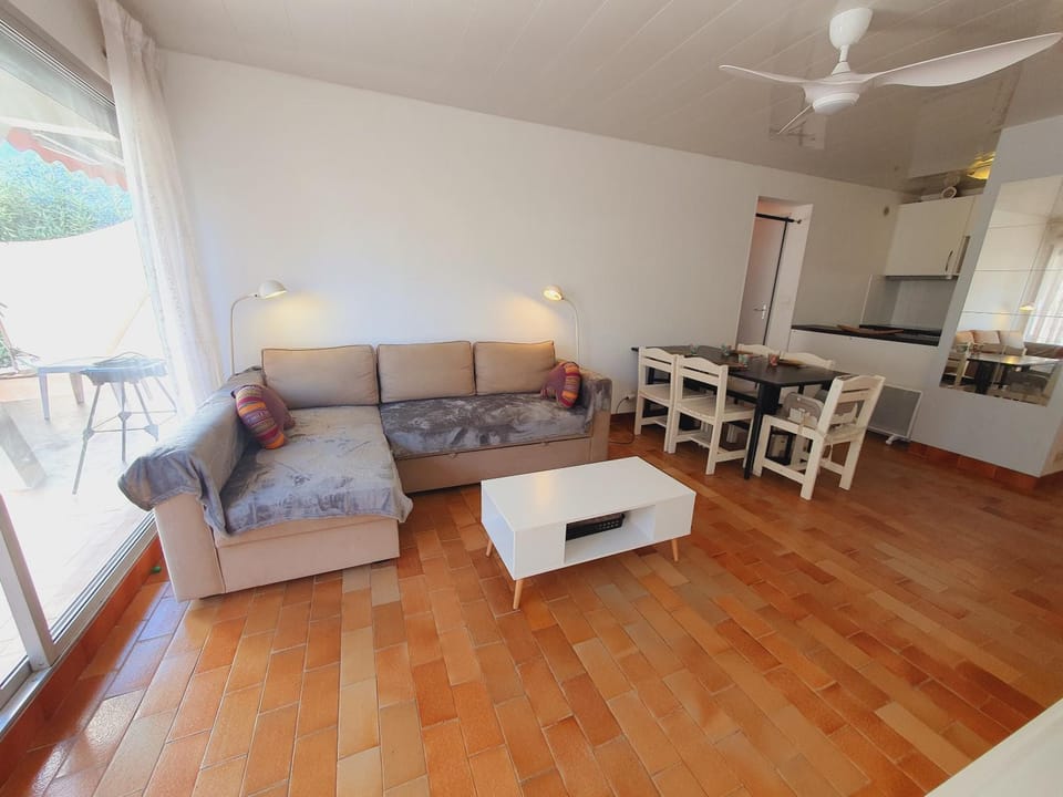 TV and multimedia, Living room, Dining area, internet