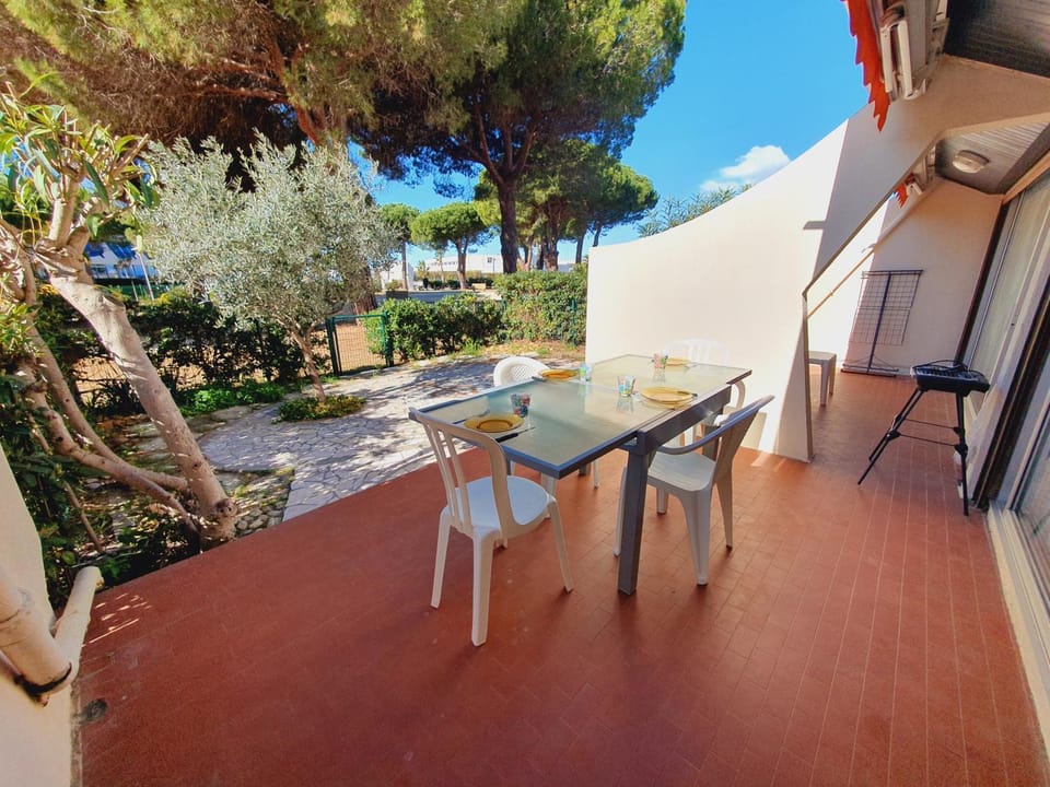 Patio, BBQ facilities, Dining area
