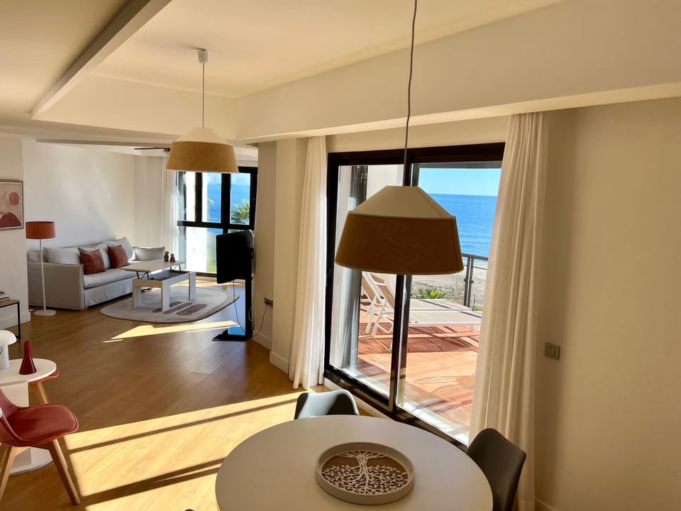 Natural landscape, TV and multimedia, Living room, Dining area, Sea view