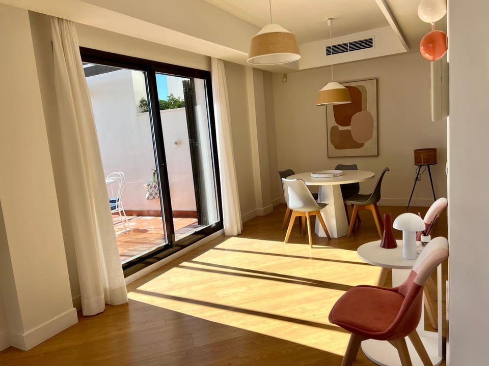 Living room, Dining area, air conditioner