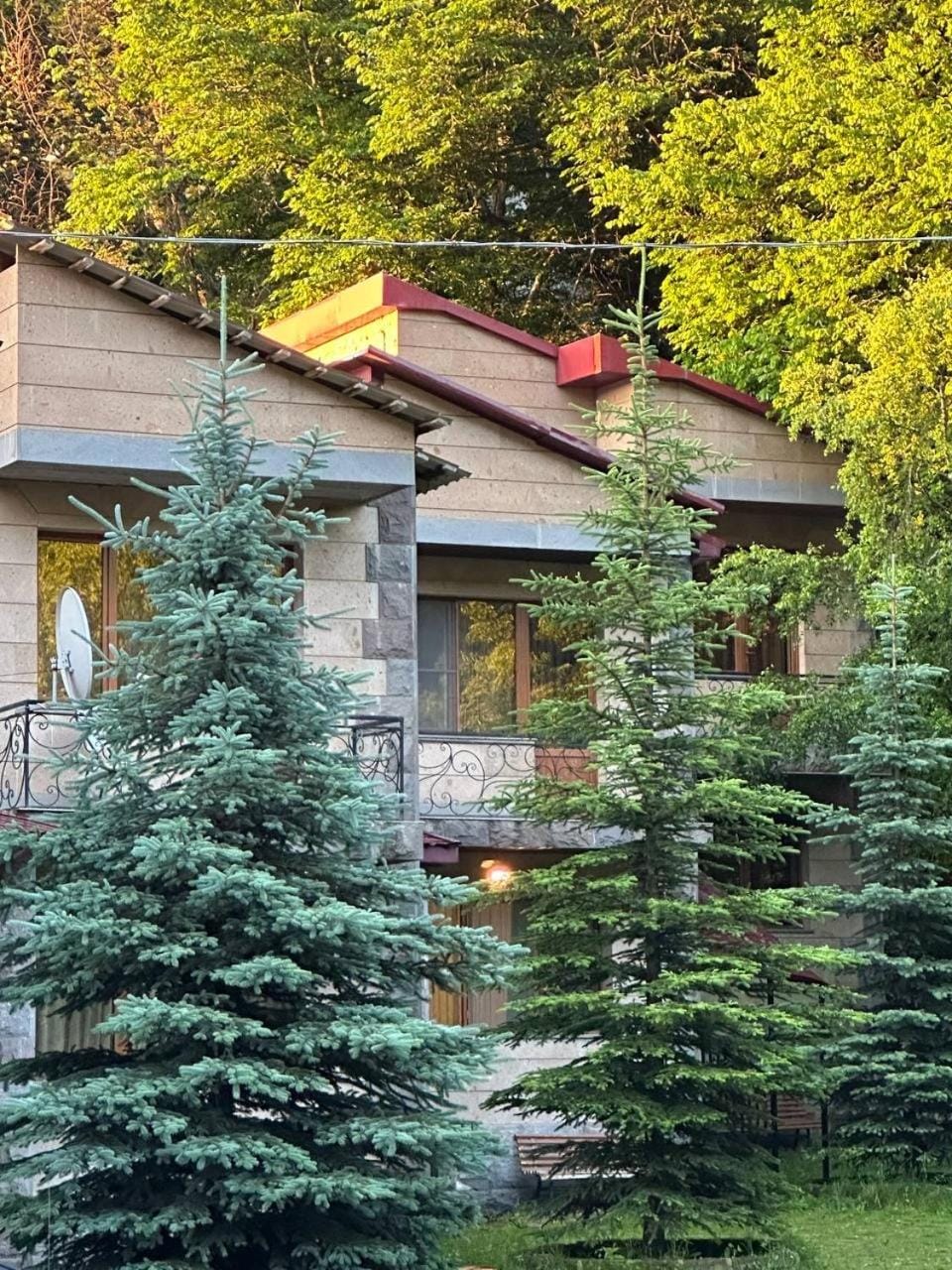 Property building, Spring, Garden