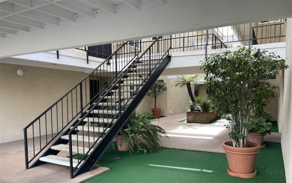 Monthly only, Quite condo in the 55 community,10 min to Laguna beach Apartment in Laguna Woods