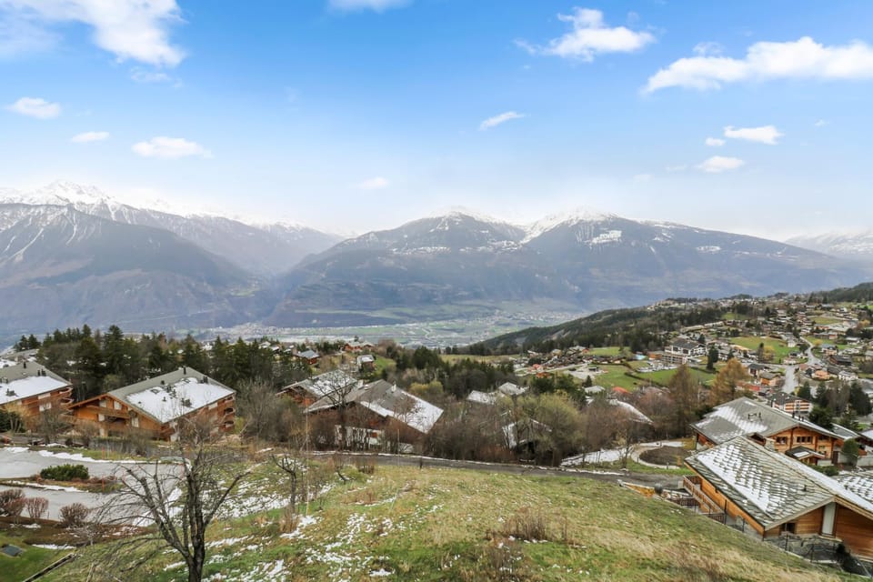 Property building, Day, Natural landscape, Mountain view