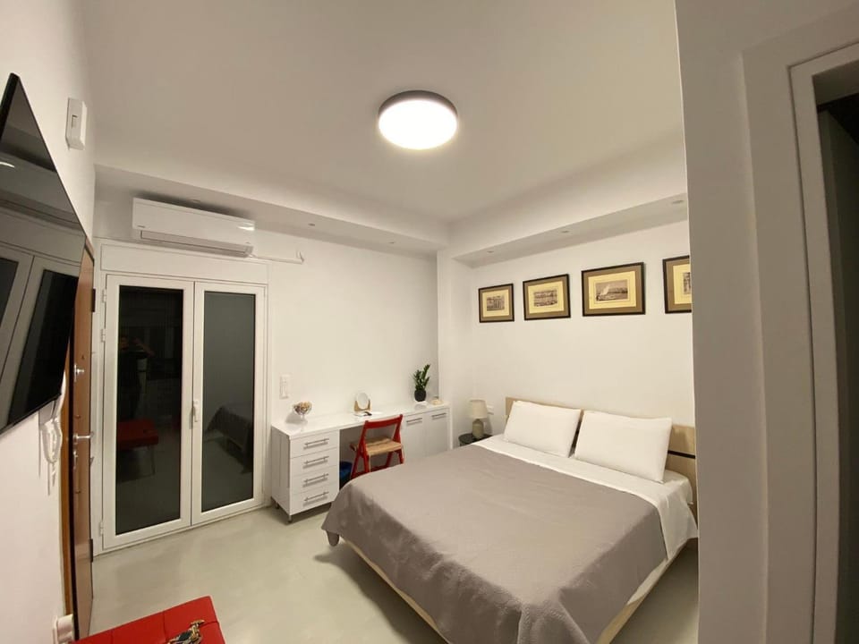 Bed, Living room, Seating area, Bedroom