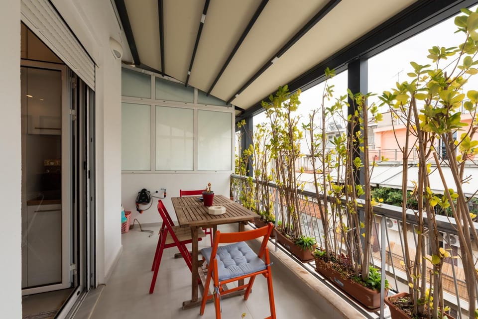 Patio, Day, View (from property/room), Balcony/Terrace, Living room, Seating area, Dining area