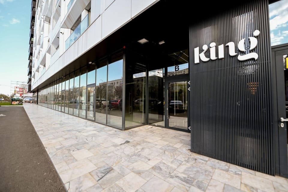Property building, Day, Street view