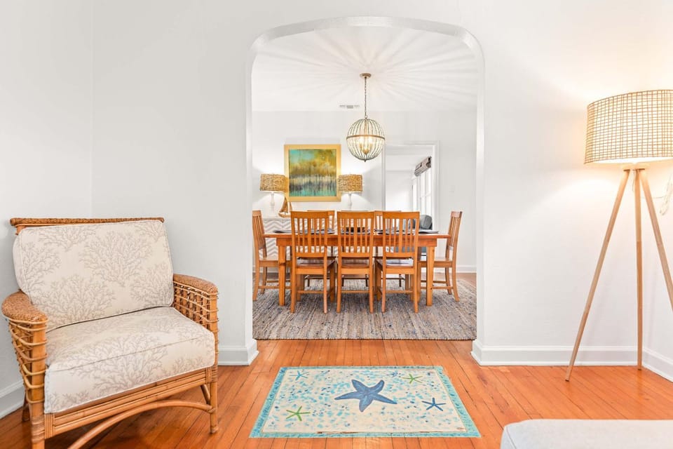 Seating area, Dining area, furniture