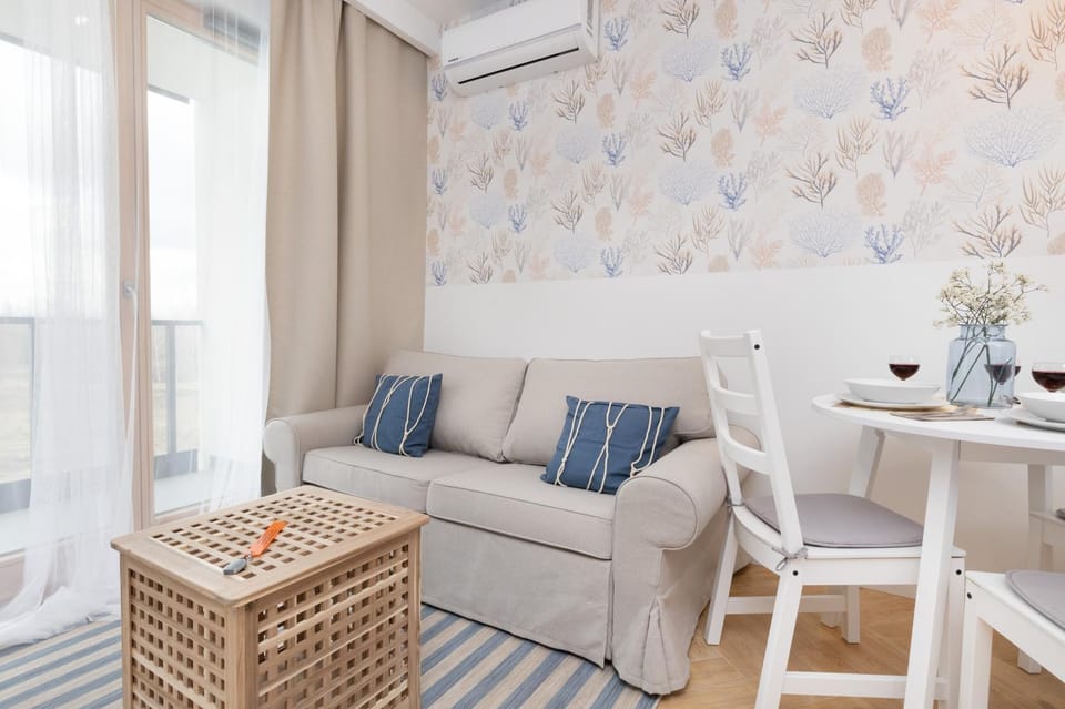 Living room, Seating area, Dining area, air conditioner