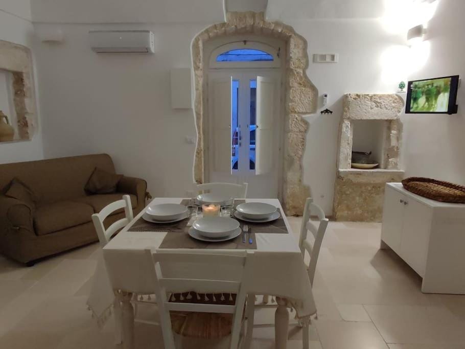Living room, Dining area, air conditioner